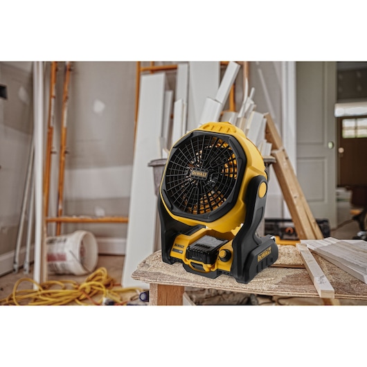 DEWALT fan DCE512N, DCE512N-XJ on a workbench in a construction area. Photography product in ASIA, EMEAANZ region.