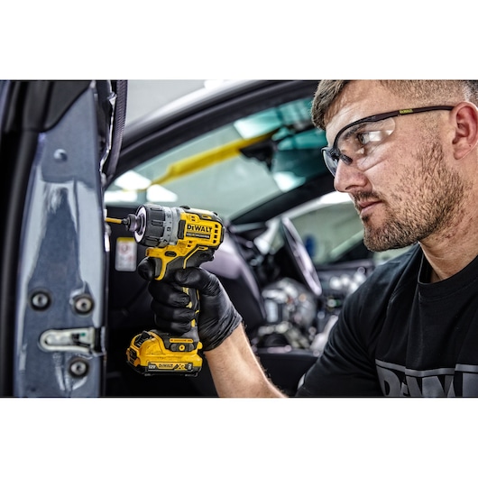 12V XR Kulløs Skruemaskine til bits, 2 X 2Ah batterier TSTAK