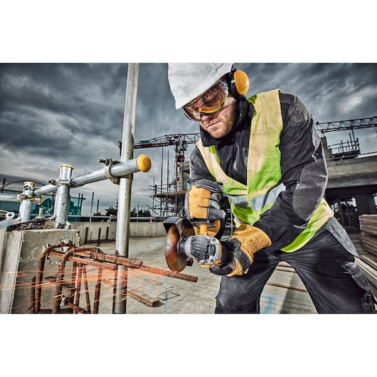 DEWALT DCG406N, DCZ409P2-XE, DCZ401P3-XE, DCG406 in use at construction site. Photography category. ASIA, EMEAANZ.