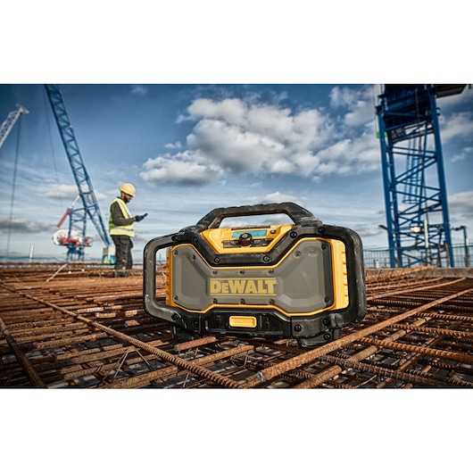 RADIO MED BLUETOOTH OG OPLADER