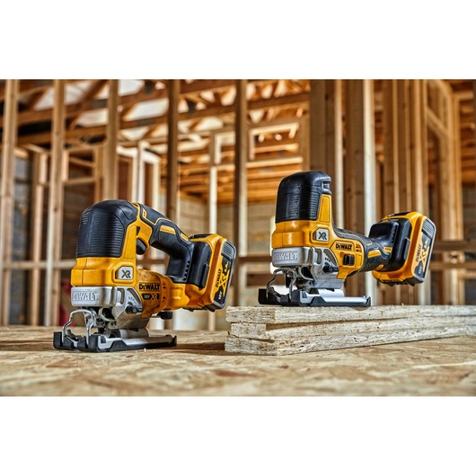 18V XR kulløs stiksav med body-greb, 2 x 5Ah