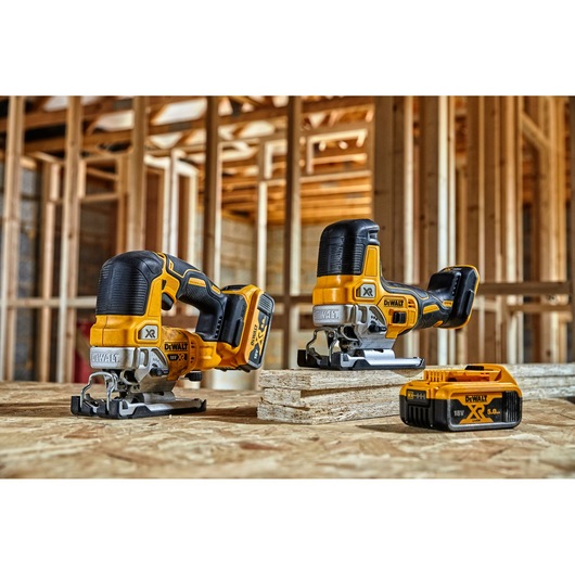18V XR kulløs stiksav med body-greb, 2 x 5Ah