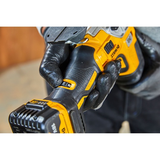 18V XR kulløs stiksav med body-greb, 2 x 5Ah
