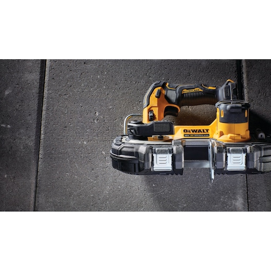 18V XR Kulløs Kompakt Båndsav - Løs enhed